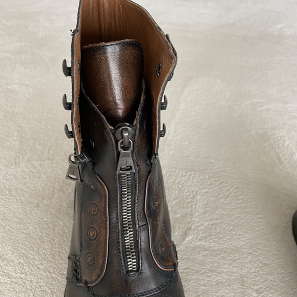 John Varvatos Men’s Leather Zipper Ankle Boots. - Picture 5 of 12